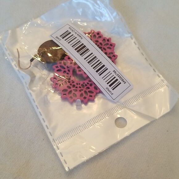 ❤ Hand Crafted Pink Wooden Earrings - Picture 3 of 3